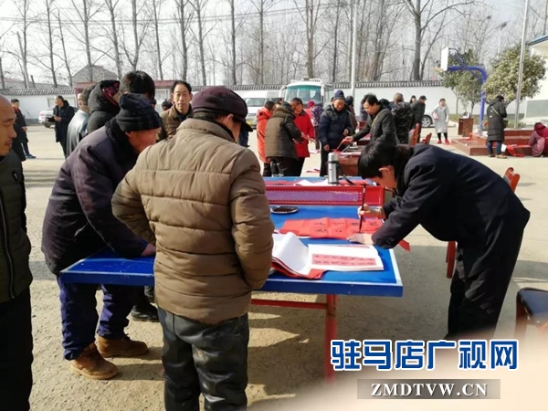 文化下乡来 村民乐开怀 