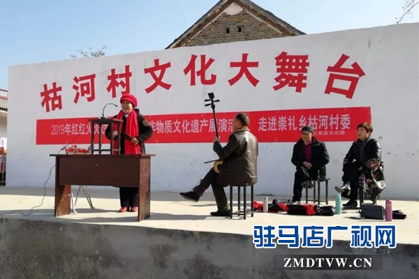 文化下乡来 村民乐开怀 