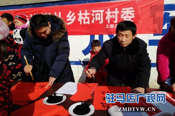 文化下乡来 村民乐开怀 