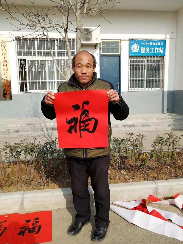 文化下乡来 村民乐开怀 