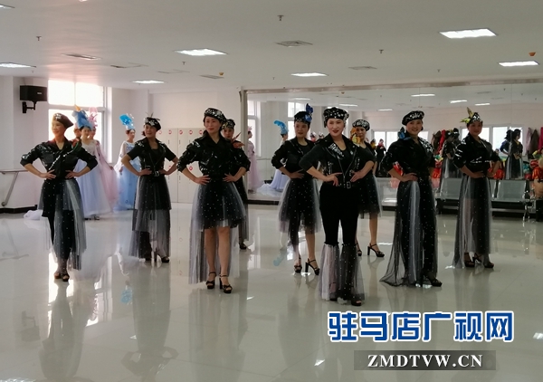驻马店市直老干部活动中心各个艺术团载歌载舞迎新春
