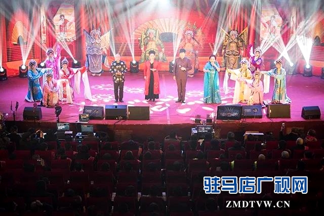 上蔡县2018年度脱贫攻坚表彰暨2019年春节团拜会举行