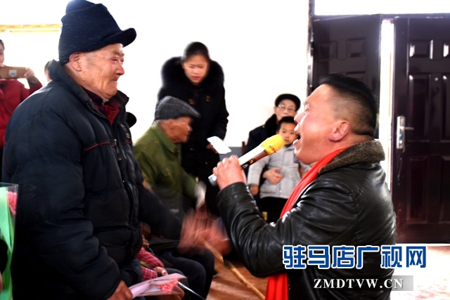“袁家志愿服务队”为敬老院老人送欢乐