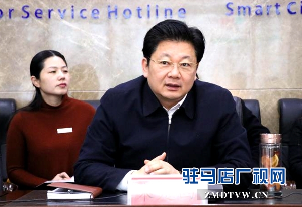 朱是西走进市长热线现场接听群众来电 倾听群众呼声