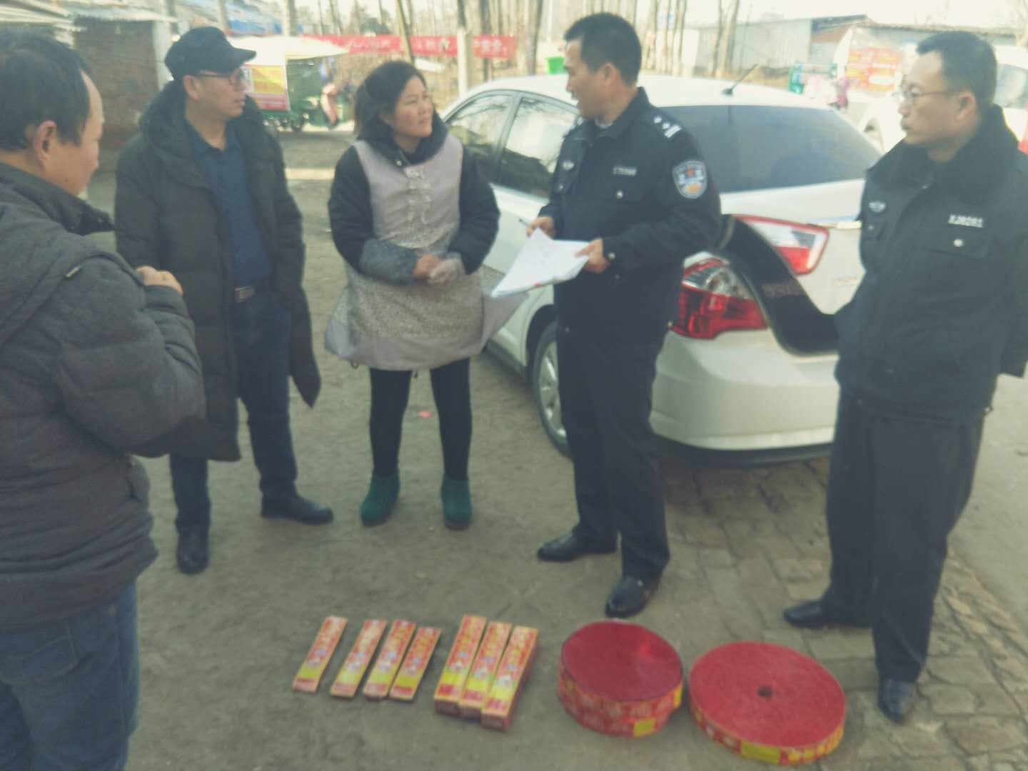 驻马店东高派出所社区民警缴获危爆物品