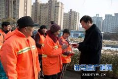  胡建辉带队走访慰问一线工作人员