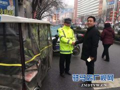  老人突发急病昏迷 这名辅警出手相助