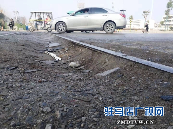  道路长期坑洼不平 市民过往“步步惊心”