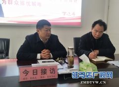  西平：聂晓光到信访局接待来访群众