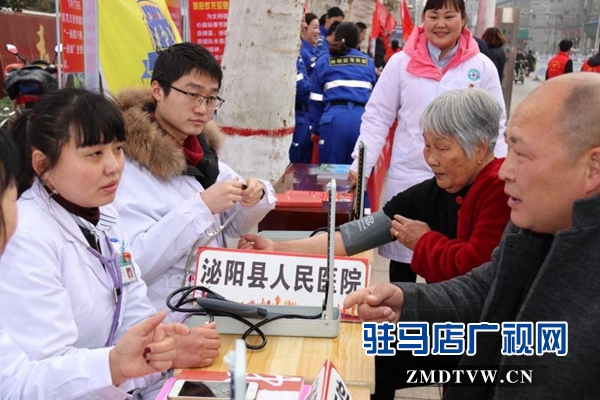  泌阳县开展学雷锋义诊服务活动