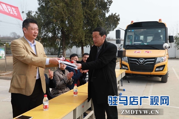  爱心企业向板桥镇夏庄小学捐赠校车护航留守儿童上学路