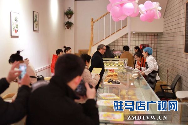 层层芳香更健康 面包姑娘爱畅享 网红面包Miss Bread烘焙店盛装开业