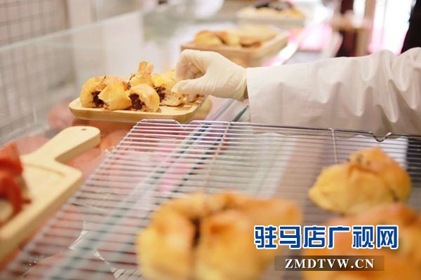 层层芳香更健康 面包姑娘爱畅享 网红面包Miss Bread烘焙店盛装开业