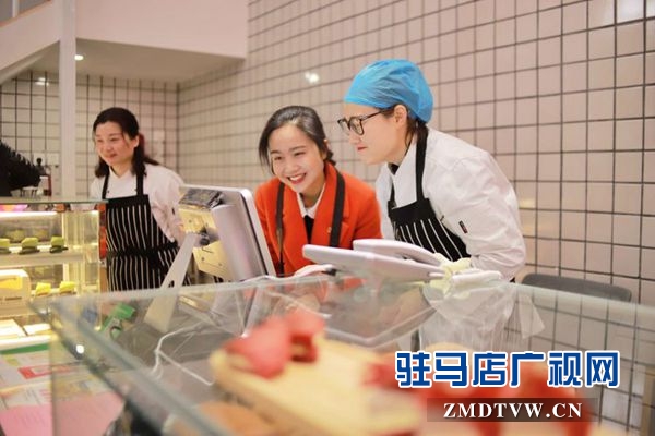 层层芳香更健康 面包姑娘爱畅享 网红面包Miss Bread烘焙店盛装开业