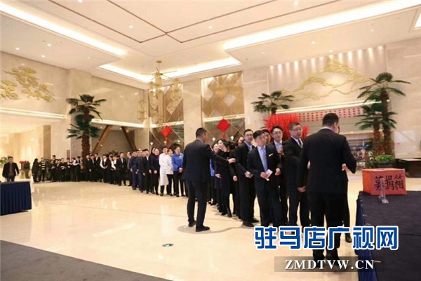 爱克集团总裁王峰看望慰问患病员工并带去集团爱心捐款13万余元