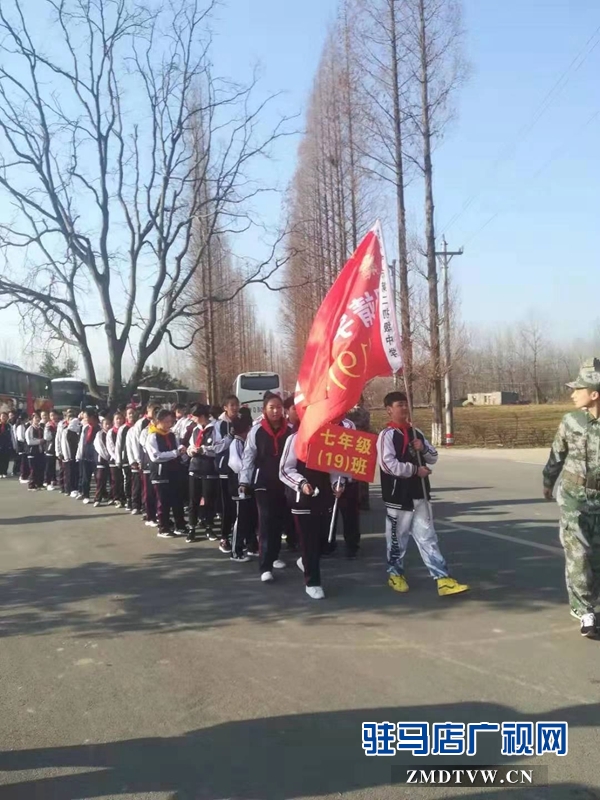 驻马店市西园派出所保驾师生校外活动