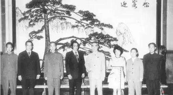人民大会堂里的35幅大作