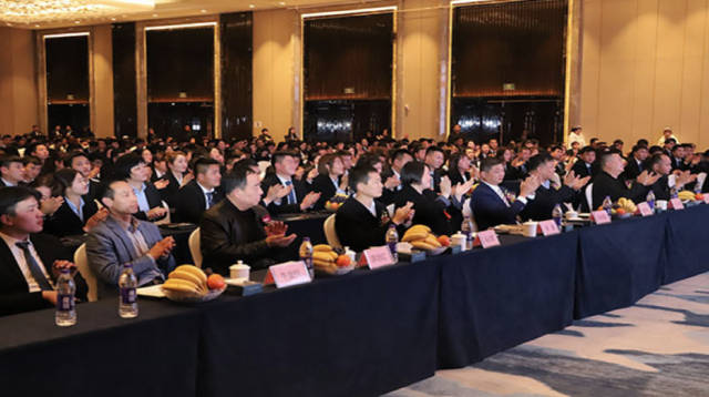 爱克因你而精彩——爱克集团优秀员工颁奖大会隆重举行