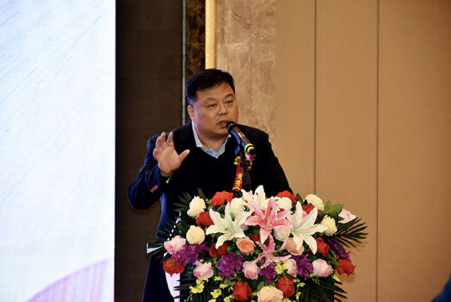 爱克因你而精彩——爱克集团优秀员工颁奖大会隆重举行