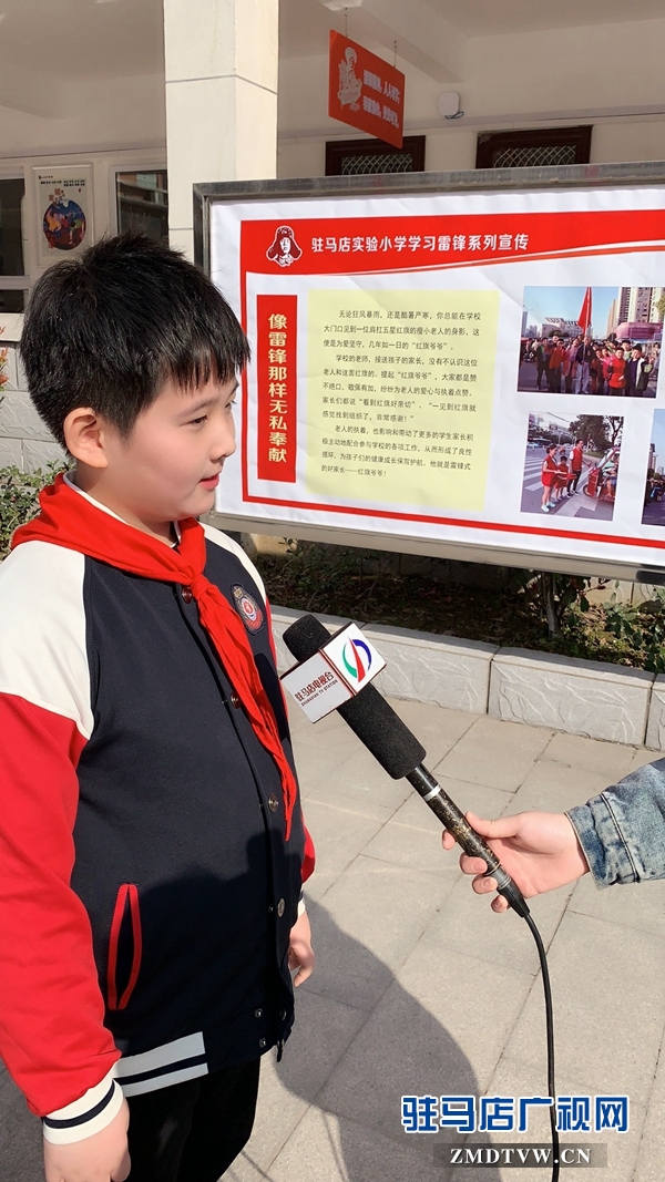 陶克将军莅临市实验小学弘扬雷锋精神