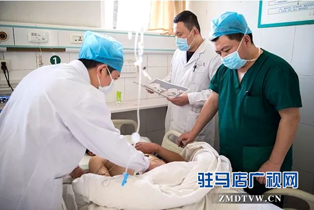 他一路飚车还闯红灯竟获警方点赞