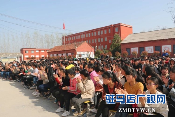 共青团汝南县委联合萤火虫公益协会走访帮扶特殊家庭