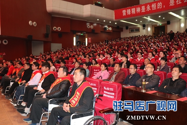 陶克为全市残联系统干部职工讲雷锋故事