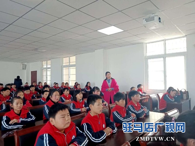 开展心理疏导培训  关注青少年心理健康