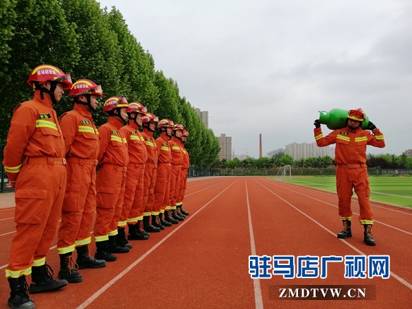 火警险情冲在前的丁腾龙