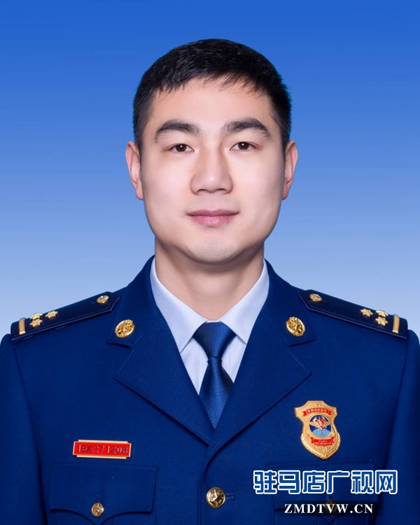 火警险情冲在前的丁腾龙