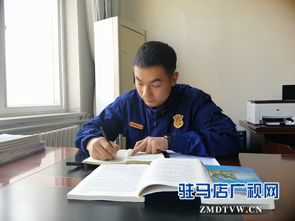 火警险情冲在前的丁腾龙