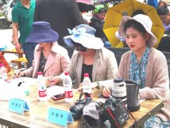 驻马店天中花卉市场举办庆“五一”首届“K歌之王”大赛