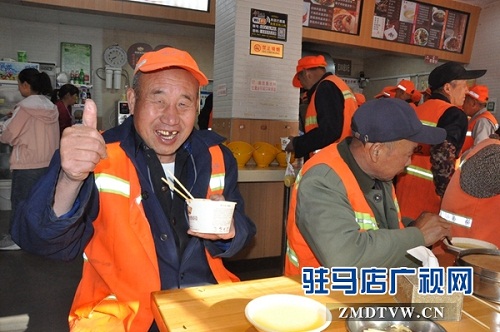 “爱心早餐”温暖城市美容师