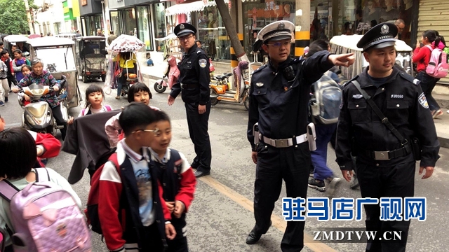 驻马店市公安局西园派出所开展武装巡逻活动