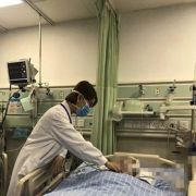 60岁大叔感冒跑步被送进ICU 身体不适需静养休息