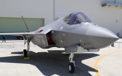 “中国制造”打捞出日本坠海F-35黑匣子残骸