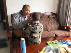 一个和尚的不完美救助：300个女人和孩子