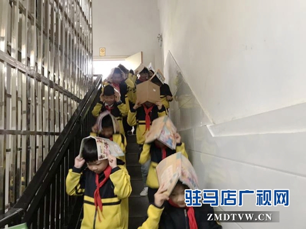 驻马店市第三十三小学开展“地震应急疏散演练”活动