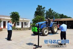 正阳农机监理站“送检下乡”备战“三夏”