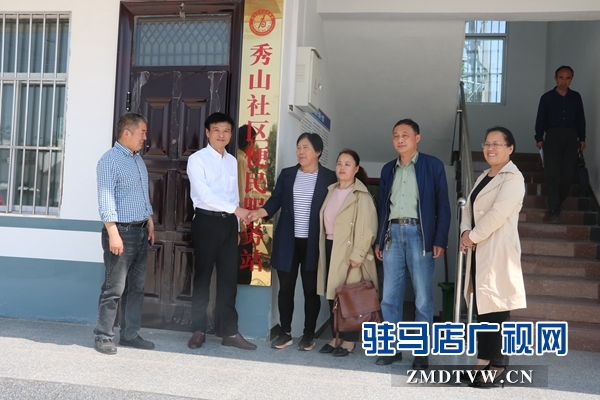 法律顾问进社区 居民有了身边律师
