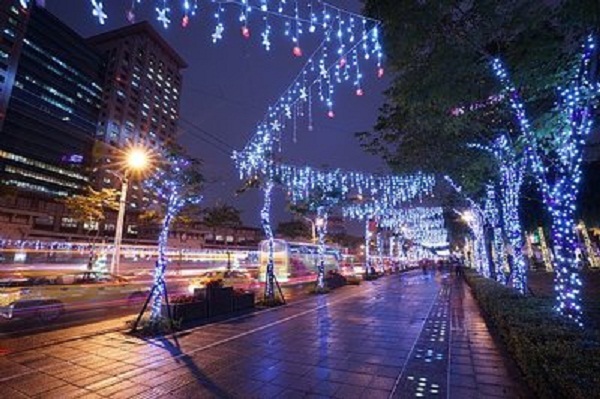 夜景灯带破损 市民盼早日维修