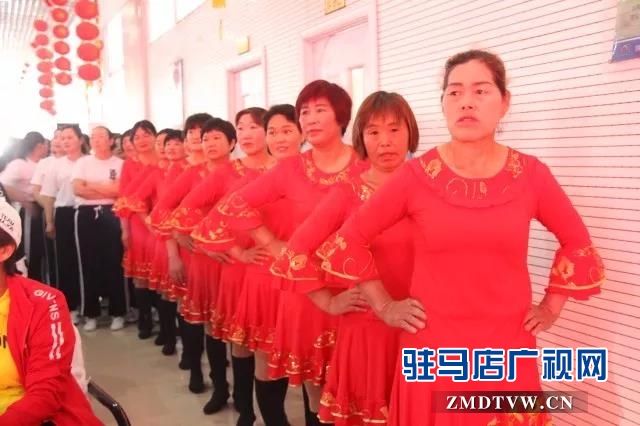上蔡老人舞全城 舞出最美夕阳红 