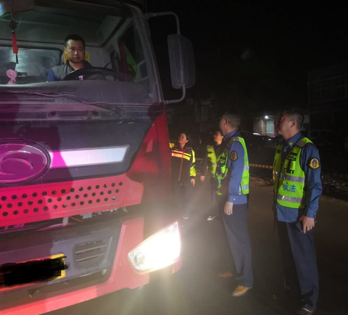 正阳：织密治超天网   让超限超载车辆无所遁形