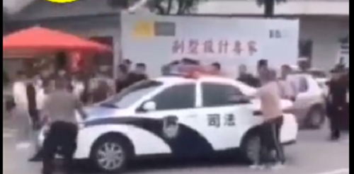陕西一街道办书记酒驾警车当街被堵 被免所有职务