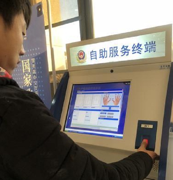 一次不用跑！身份证“流动办证机”亮相郑州