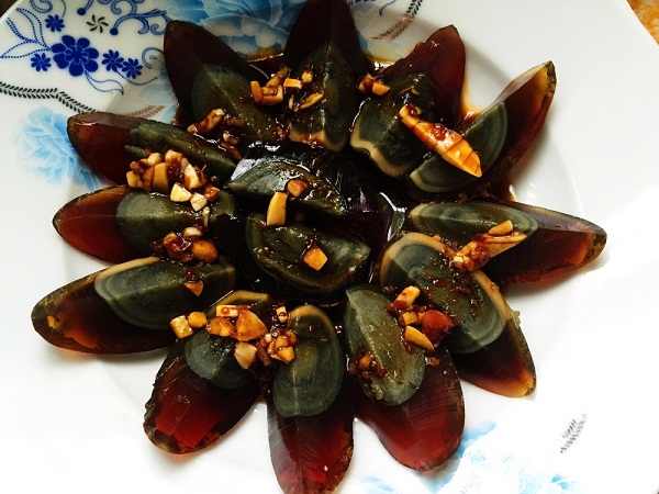 松花蛋在海外被查 它真的“不适合人类食用”吗?