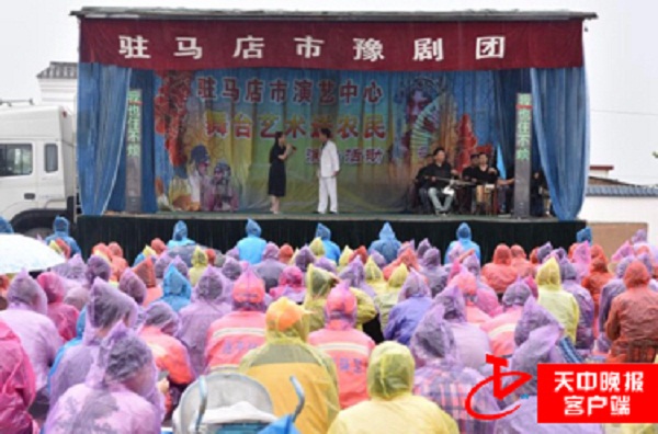 送戏下乡文化惠民  倾心帮扶温暖人心