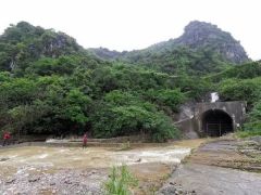 暴雨夜1人殉职1人失联，向逆行勇士致敬！