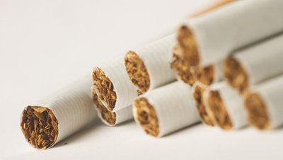 是谁，在向我们的孩子卖烟？