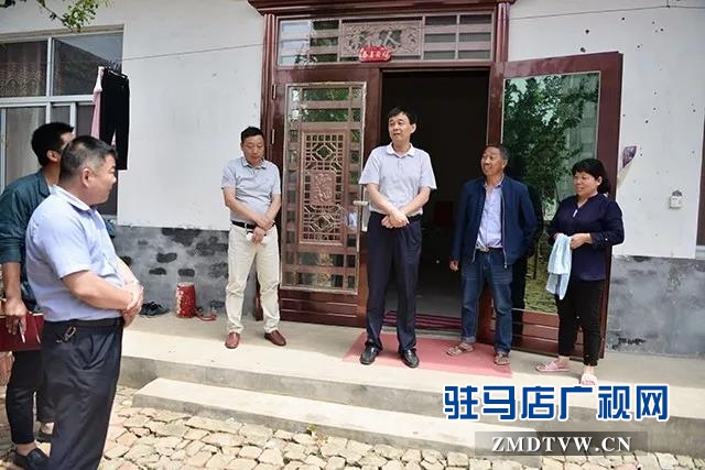 上蔡县委副书记 县长李卫明深入苗庄村暗访脱贫攻坚工作